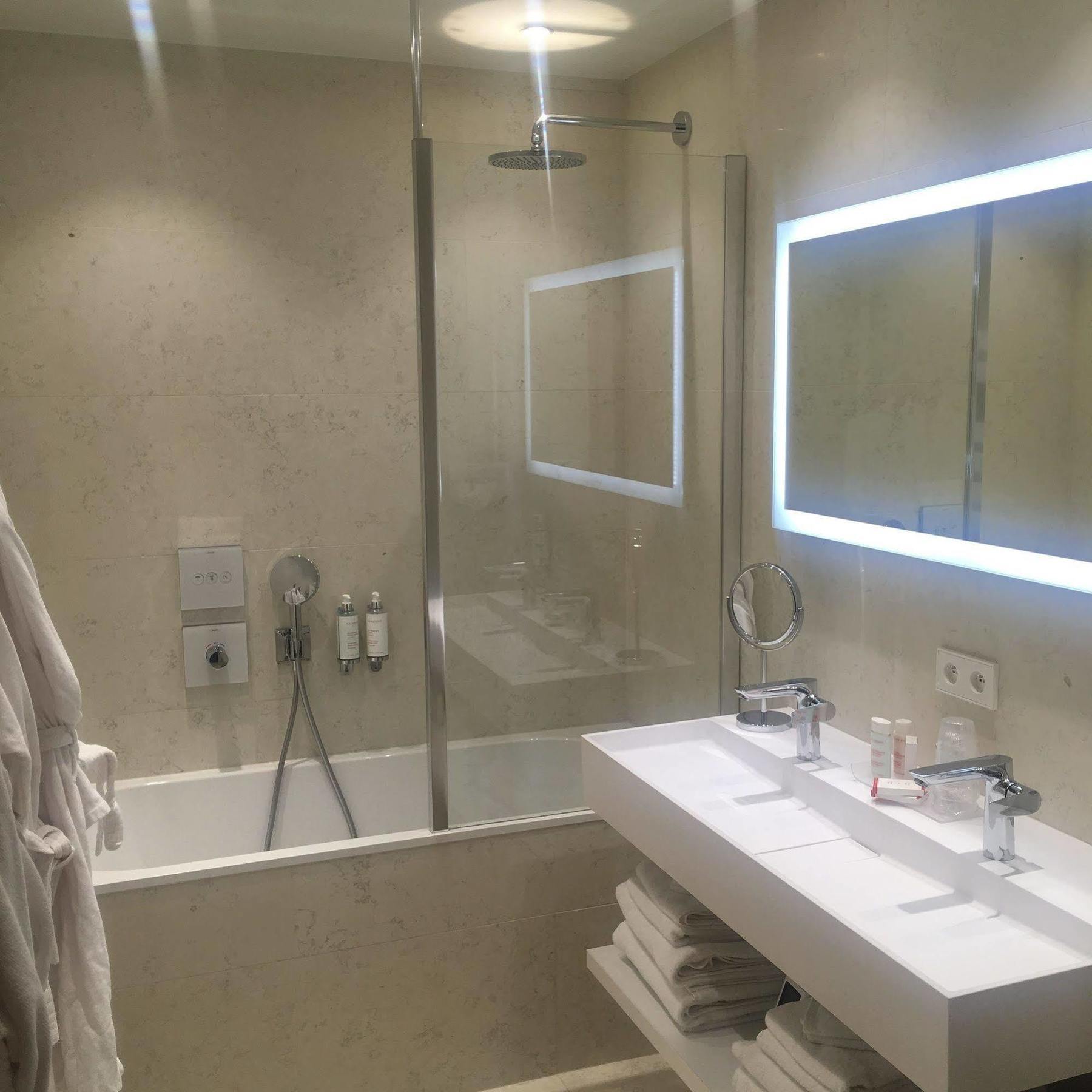 Le Moon Apartment Страсбург Екстериор снимка